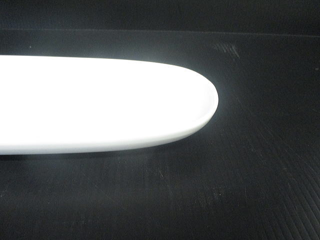 陶器　オーバル皿　白磁の縁の様子